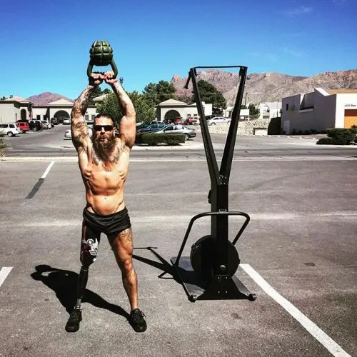 Derek Weida – Từ cựu chiến binh tàn phế đến 1 biểu tượng động lực tập gym
