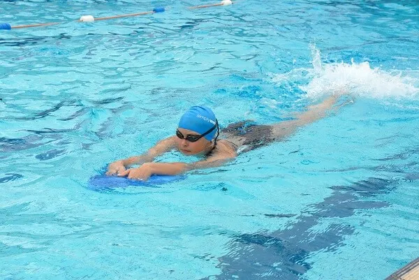 Hướng dẫn cách sử dụng phao ôm Kickboard tập bơi cơ bản và nâng cao