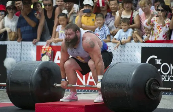 Robert Oberst – Nhà vô địch StrongMan thế giới ăn 20000 calo mỗi ngày