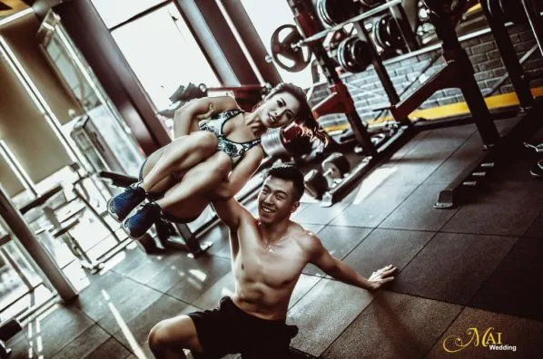 Thích thú với bộ ảnh cưới cực độc trong phòng tập gym