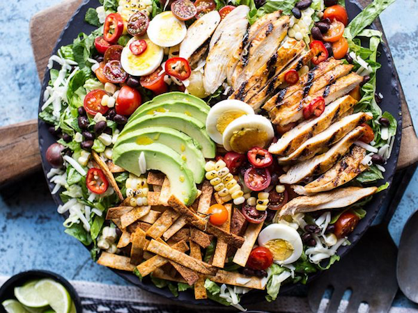 5 Nguyên nhân khiến bạn ăn salad nhưng vẫn tăng cân… đều đều