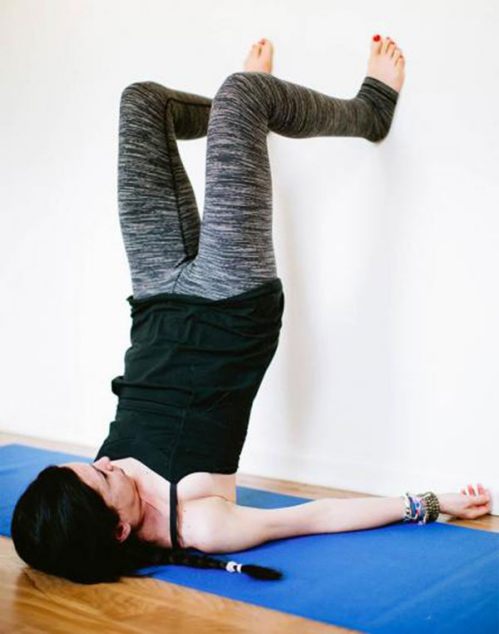 Các bài tập Yoga trị đau lưng cho dân văn phòng hiệu quả (P2)