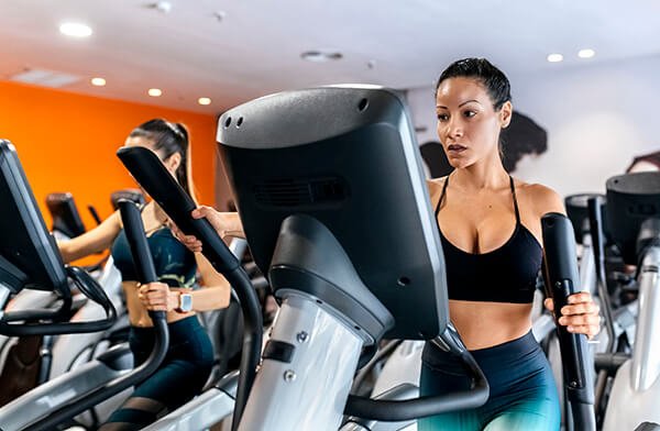 Chạy bộ trên máy chạy bộ khác gì với chạy trên máy elliptical