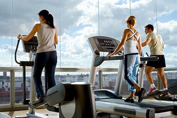 Chạy bộ trên máy chạy bộ khác gì với chạy trên máy elliptical