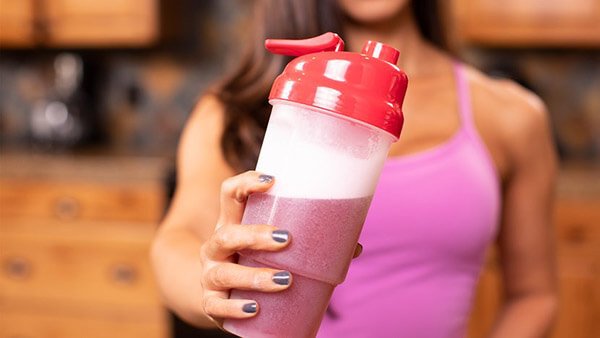 Có nên dùng BCAA không và nó thay thế cho Whey Protein được không ?