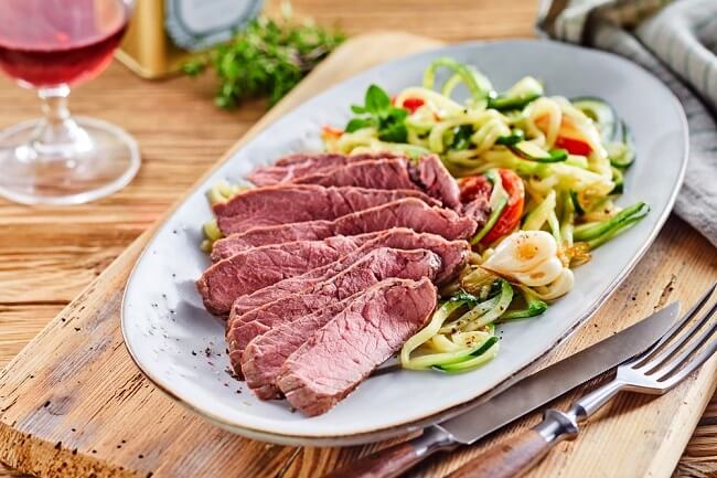 Để giảm cân nhanh thì nên ăn ít tính bột (Low Carb) hay ít chất béo (Low Fat)