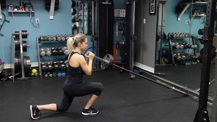 Hướng dẫn cách tập Dumbbell Lunge chuẩn Form