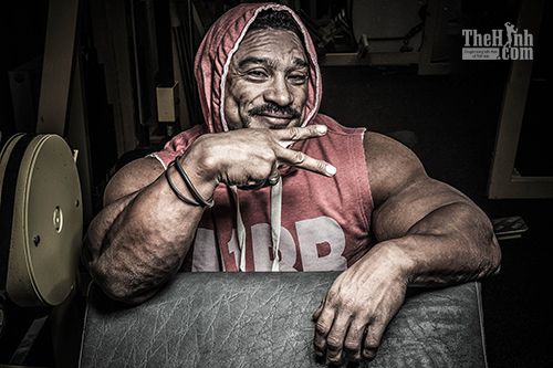 Nhìn cơ bắp như thế nhưng Roelly cực kỳ "dễ thương"