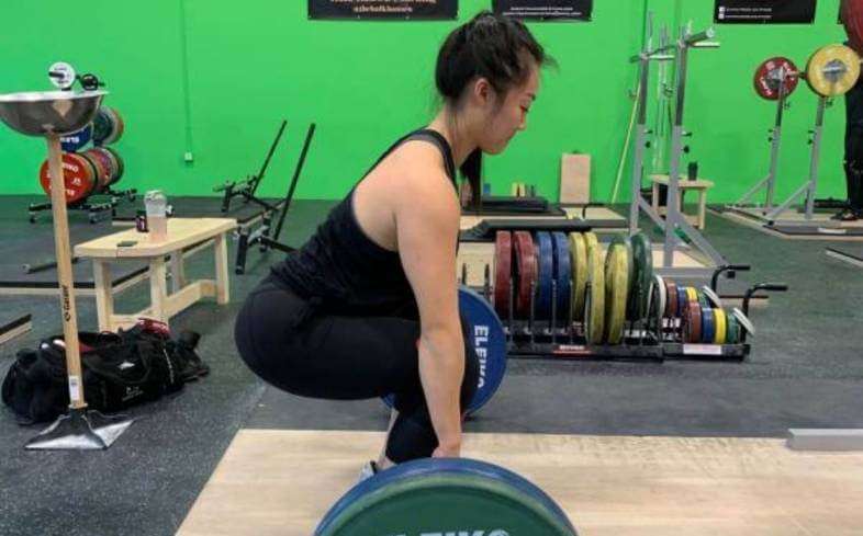 Vị trí đặt hông khi Deadlift như thế nào mới đúng?