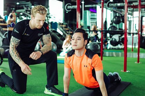 Quang Vinh tập gym để trông trẻ trung hơn và khỏe mạnh hơn